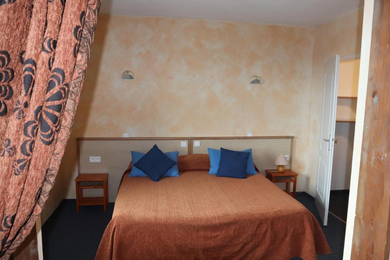 Hotel Saint Jean Montclar  Luaran gambar