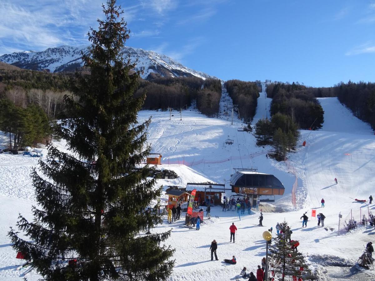 Hotel Saint Jean Montclar  Luaran gambar